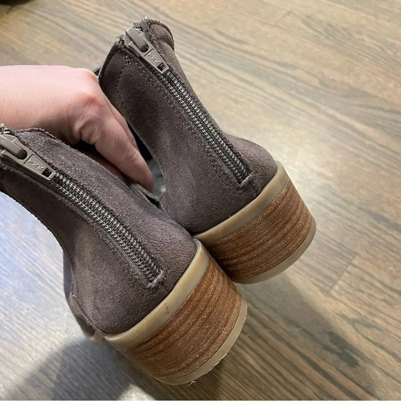 Steve Madden Laramie Suede Ankle Booties size 10 Back Zipper - Picture 9 of 11